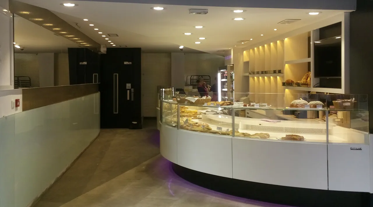 Rubans LED et de spots LED dans une boulangerie